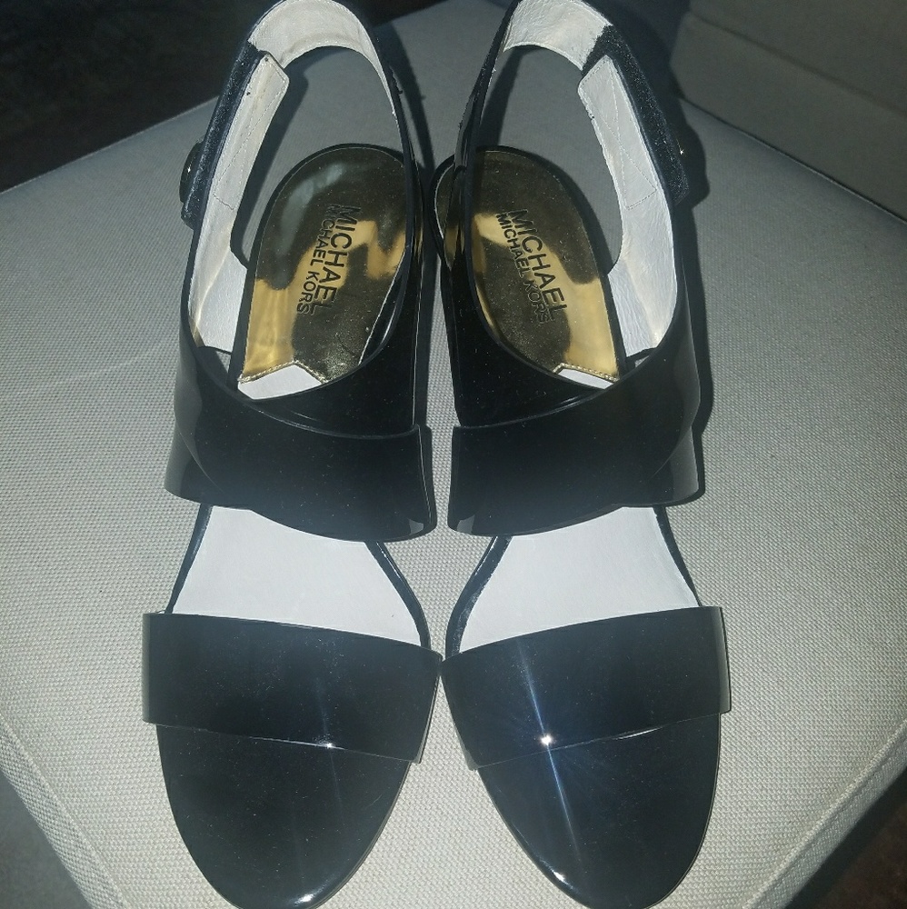 Michael Kors Sandels. Very sexy!!